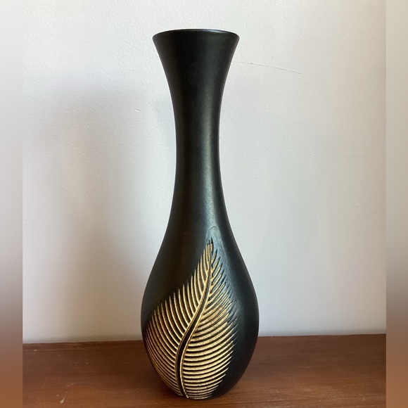 Other - Black wood vase with tropical palm leaf